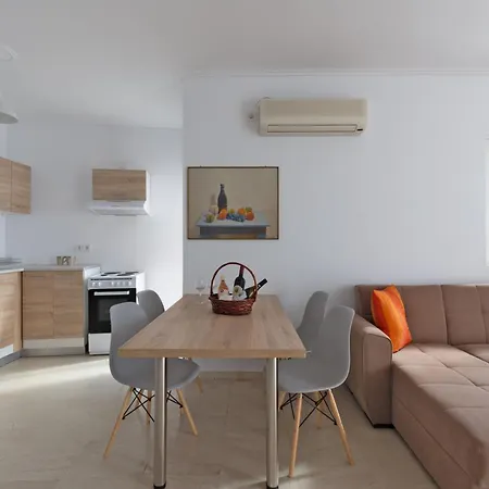 Mc 2 Residences * לוטראקי